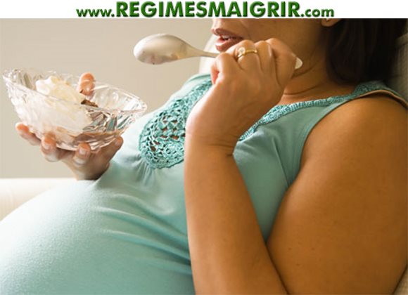 La nutrition adoptée par une maman pendant sa grossesse influence grandement le risque d'obésité de son bébé plus tard