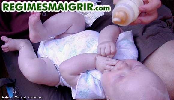Le bébé peut être mis en danger par le bisphénol A dans les anciens biberons en plastique
