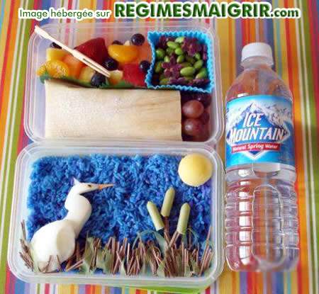 Oiseau avec du riz et oeuf