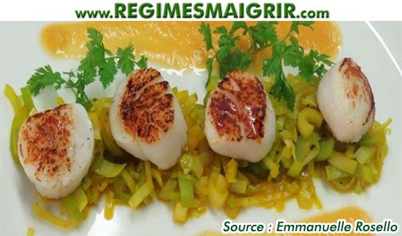 Photo de coquilles Saint-Jacques poêlées avec sa fondue de poireaux safranée