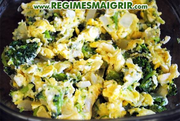 Brocoli aux oeufs brouillés et au parmesan