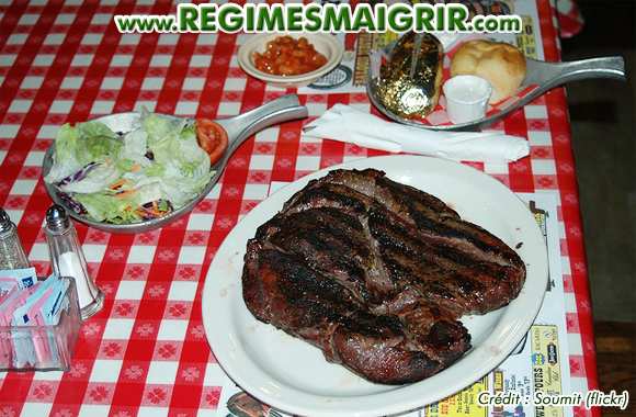 Photo de la nourriture qui fait le plus grossir au monde, un steak de deux kilogrammes