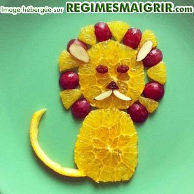 Un lion fait de morceaux de fruits