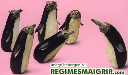 Troupe de manchots fabriqus avec des aubergines