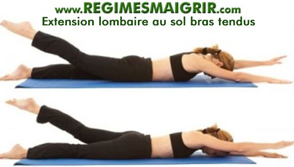 Une femme pratique l'exercice appelé extension lombaire bras tendus, le ventre posé sur le sol