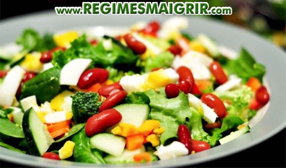 Une salade de lgumes avec ufs durs