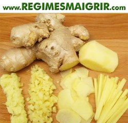 Le gingembre pelé peut être râpé, coupé en petits morceaux ou en tranches