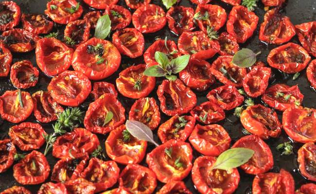 Des tomates sches au soleil cuites au four