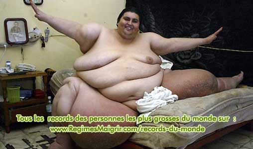 L'homme le plus lourd du monde pose pour le Livre Guinness des Records